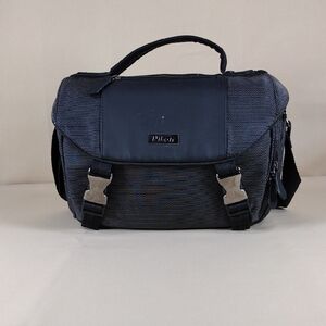 Nikon Black Utility Digital DSLR Camera Outdoor Casual Crossbody Padded Bag